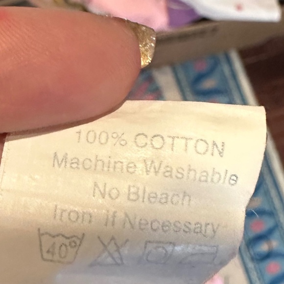 Winnie the Pooh Strawberry Twin Duvet cover and fitted Sheet - Picture 2 of 2